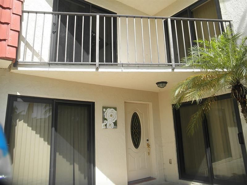 1st image of 3919 Victoria Dr #3919