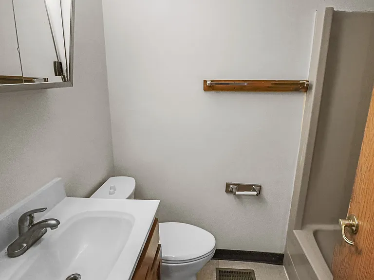 Westgate Manor Apartments — Photo 11