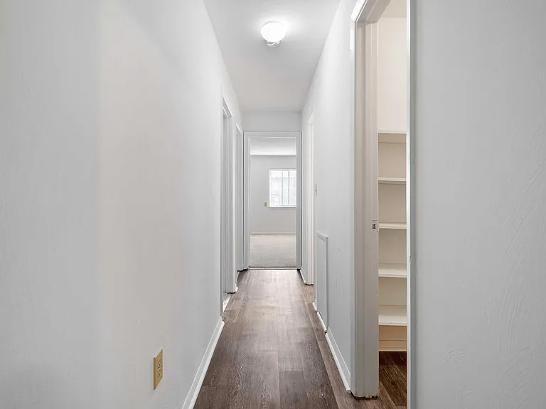 Foxridge Apartment Homes — Photo 201