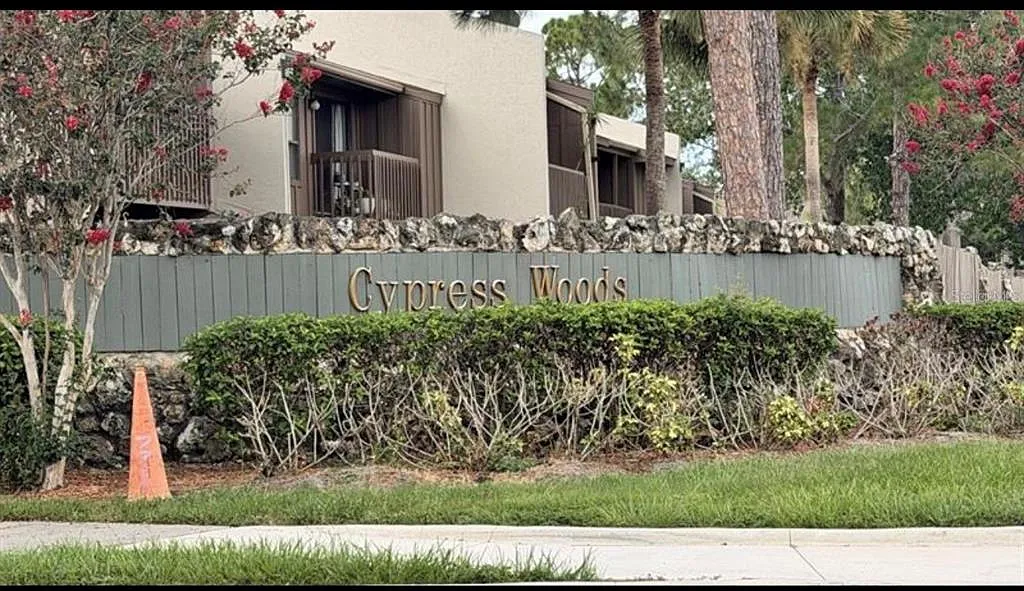 2 bed, 2.0 bath, 1123 sqft, $1,900 — Photo 1