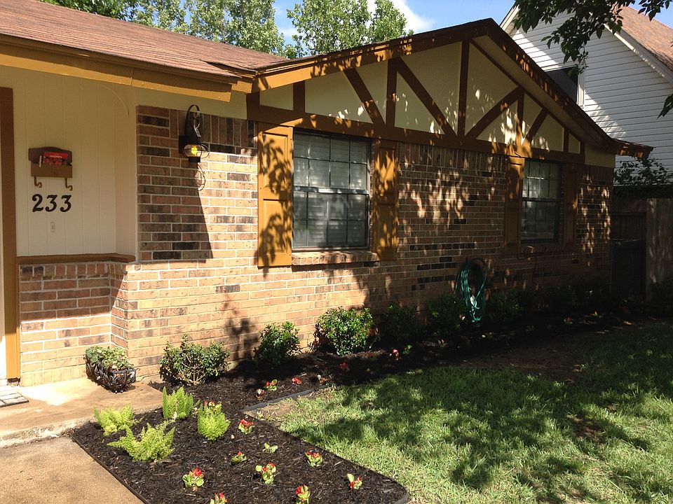 2nd image of 233 SE Gardens Blvd