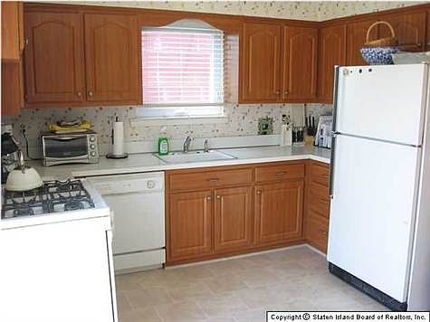 4th image of 30 McVeigh Ave