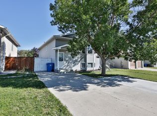 812 Red Crow Blvd W, Lethbridge, AB T1K 6W4