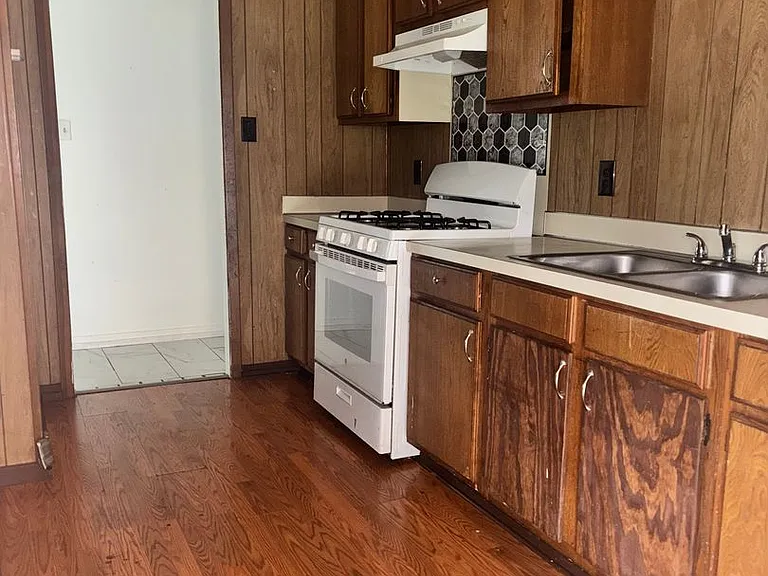 6560 Lake Forest Dr — Photo 3