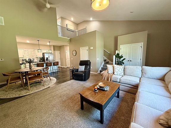 5th image of 597 Spring Crest Ln