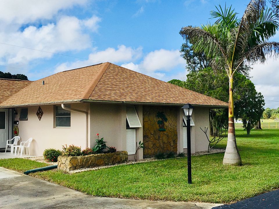1st image of 207 Oaklawn Ct
