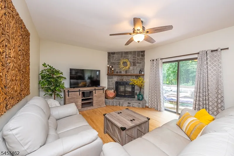 3 bed, 2.5 bath, $3,950 — Photo 3