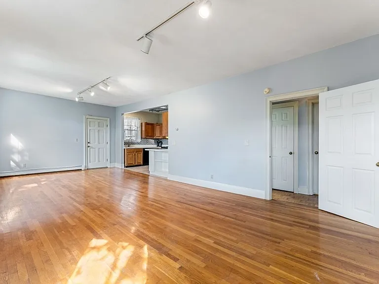 42-44 Woodlawn St #5 — Photo 2