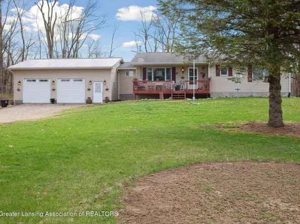 3005 Budd Rd, Stockbridge, MI 49285