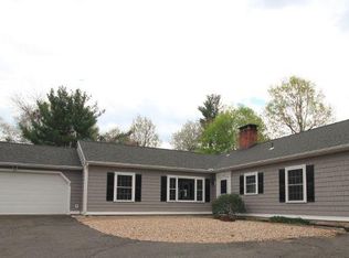 92 Mountain Rd, Farmington, CT 06032