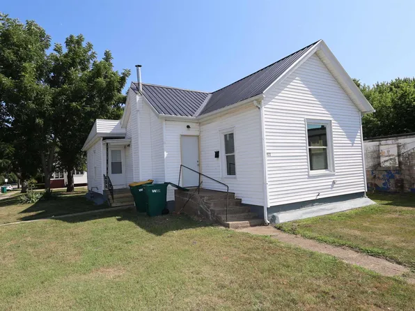822 W 4th St, Mishawaka, IN 46544
