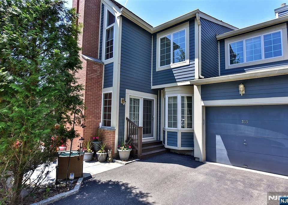 1st image of 335 Cambridge Dr