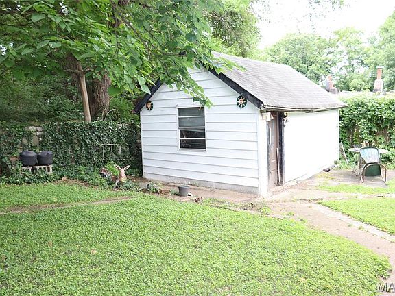 4th image of 3719 Marine Ave