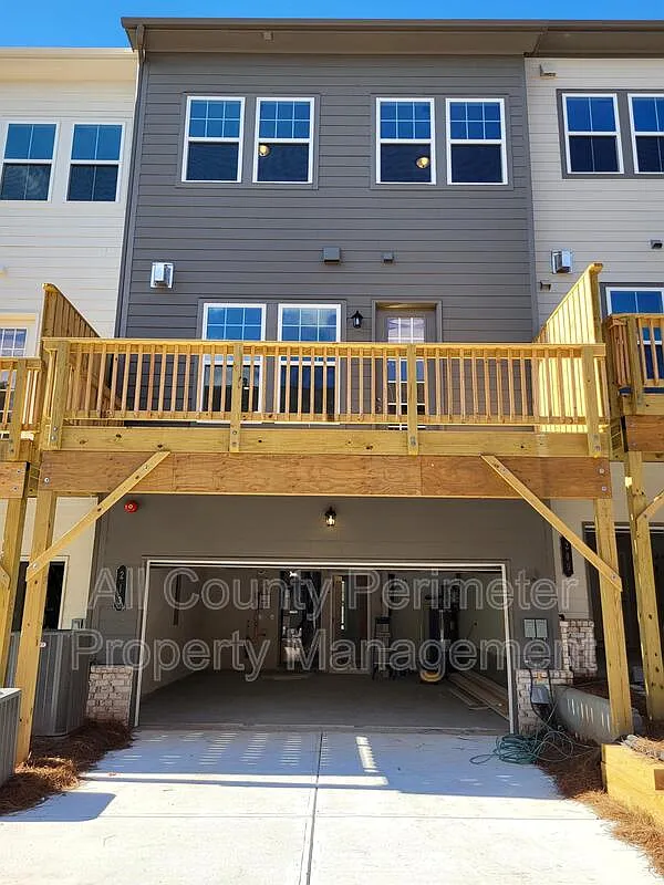 3 bed, 3.5 bath, 2185 sqft, $3,320 — Photo 2