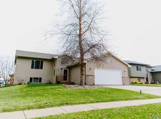 5404 S Sarmar Ave, Sioux Falls, SD 57106