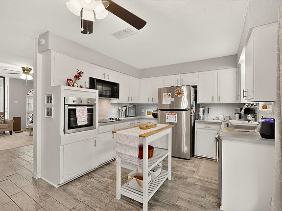 4th image of 153 Sheri Ln