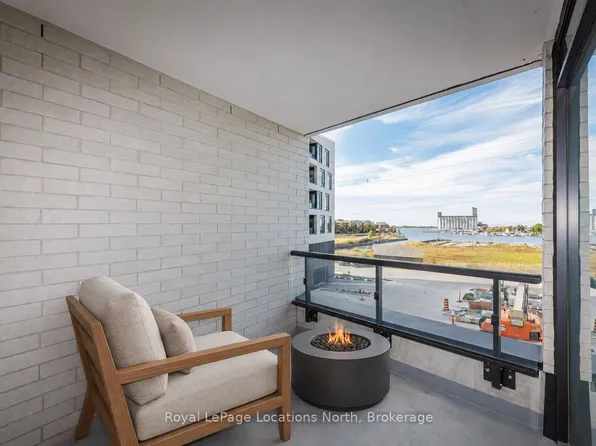 31 Huron St #203, Collingwood, ON L9Y 1C4