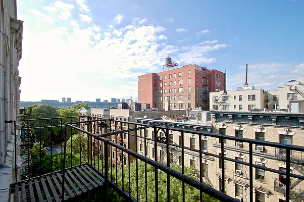 Rented by Compass | media 16