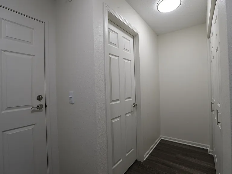 The Woodlands of Minnetonka Apartments — Photo 35
