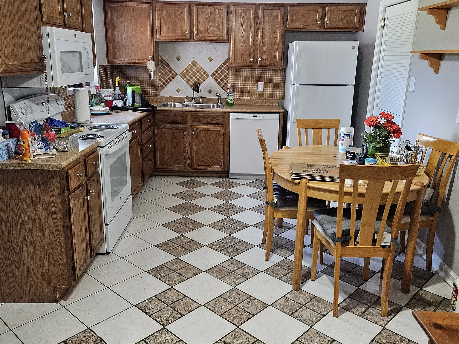 3 bed, 1850 sqft, $1,100 — Photo 4