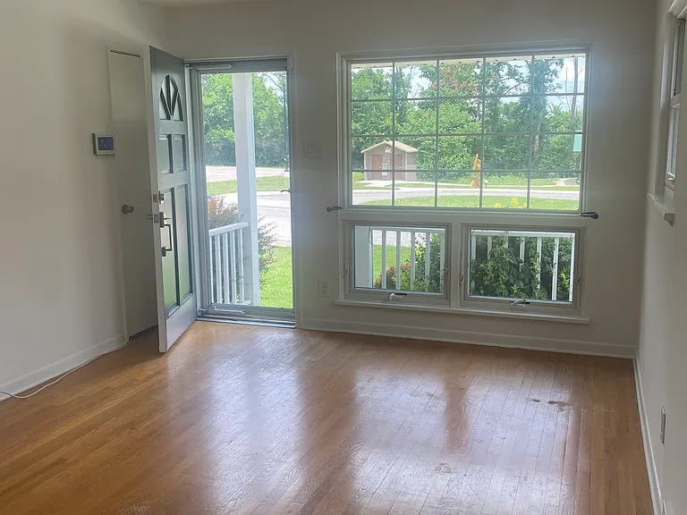 240 Rayburn Ave — Photo 8