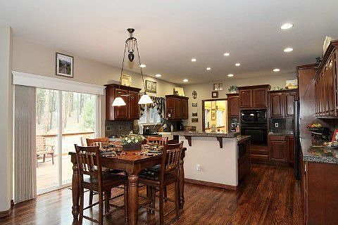 Dining area in kitchen