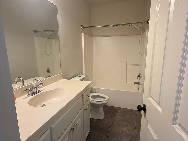 3001 Northbank Dr — Photo 30
