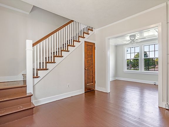 2nd image of 912 S 5th St #1