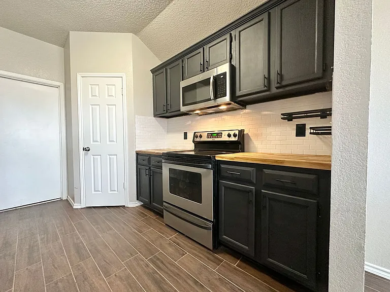 1910 Michele Dr — Photo 12
