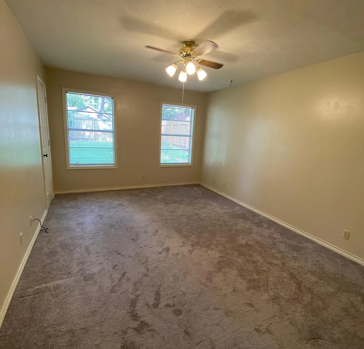 4 bed, 2140 sqft, $1,999 — Photo 4