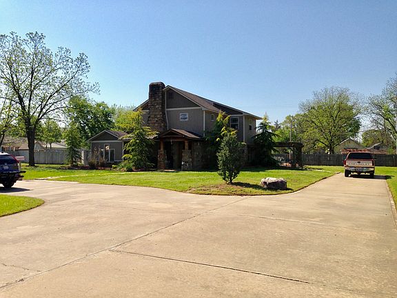 2nd image of 400 E Avenue D