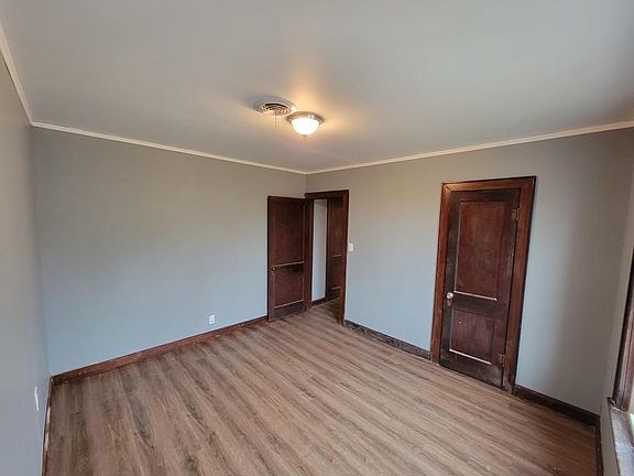 5th image of 112 Boles St