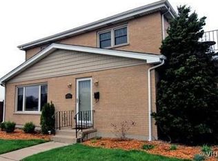 3701 N Parkview Ter, Chicago, IL 60618