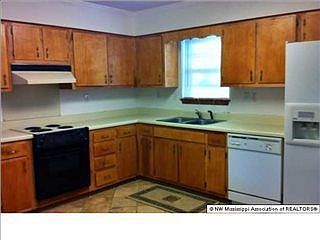 4th image of 8253 Oakbrook Dr