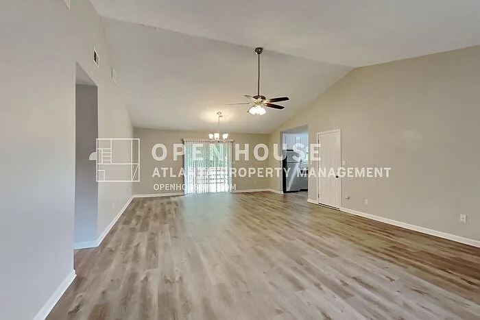 3 bed, 2.0 bath, 1360 sqft, $1,975 — Photo 3