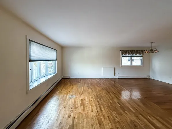 513 Avenue C image 4 of 27