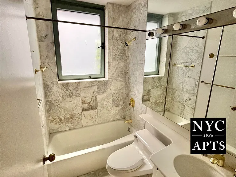 127 E 30th St #1A — Photo 9