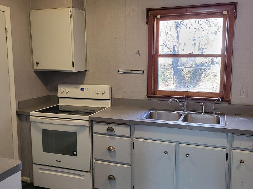 211 W Bertrand St, Saint Marys, KS 66536 Zillow