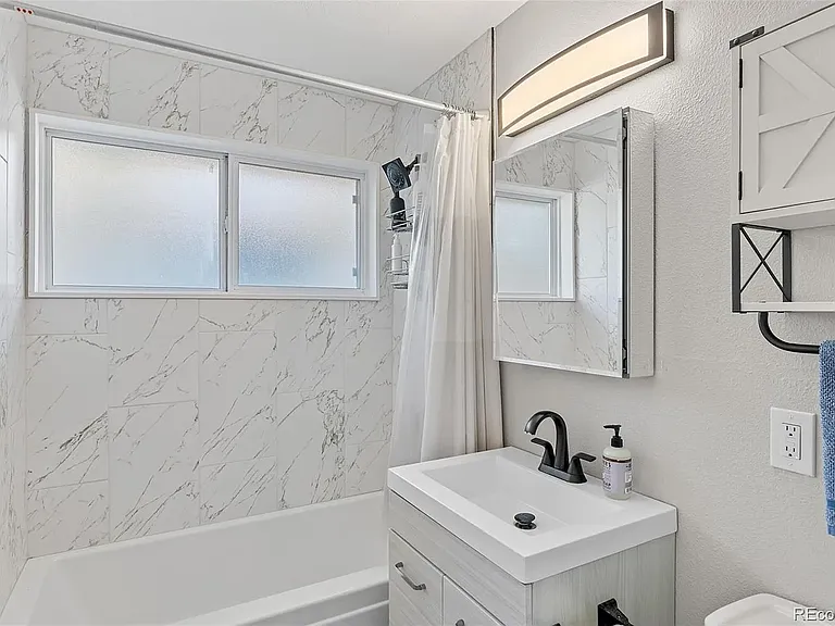 1460 W Alaska Pl — Photo 15