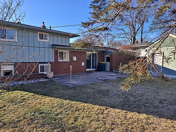 3rd image of 20952 Meadowlark Single Family House