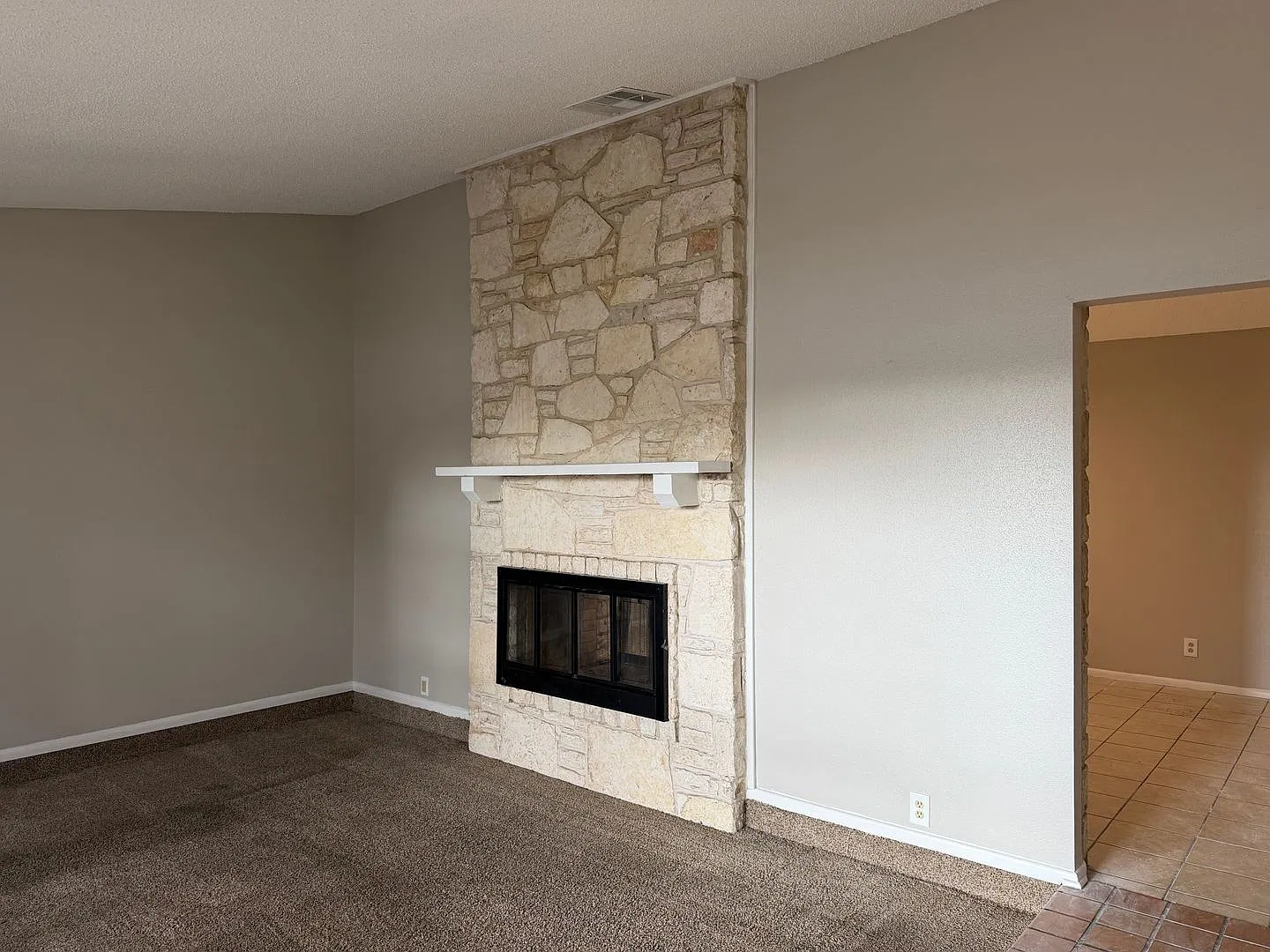 Beautifully Renovated 4 Bedroom — Photo 2