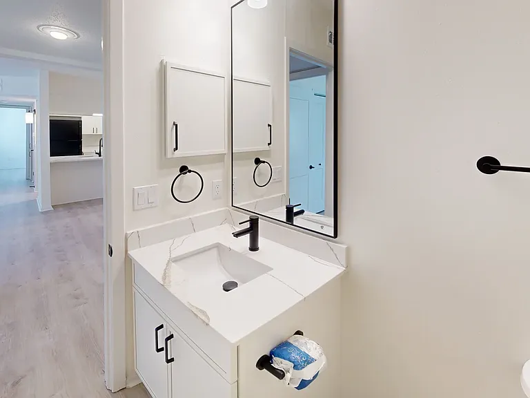 Willow - R - Guest Bathroom