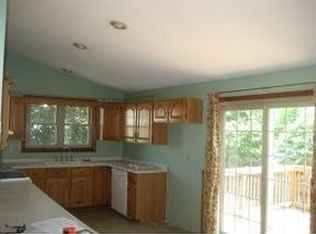 4 Lilac St, Hudson, NH 03051