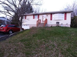 941 Lincoln Ave, Walnutport, PA 18088