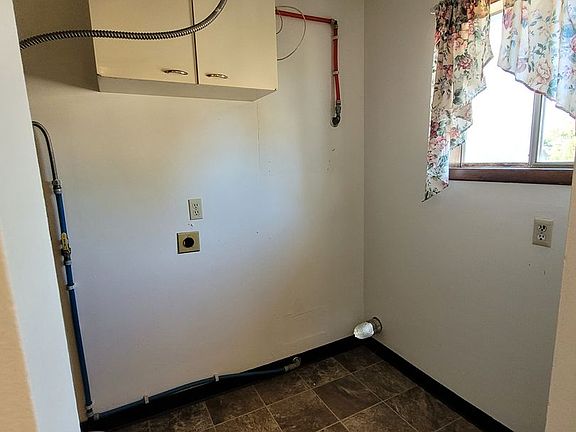 3rd image of 815 Lindberg Ln