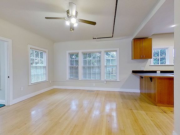 5th image of 998 Ferry Ln
