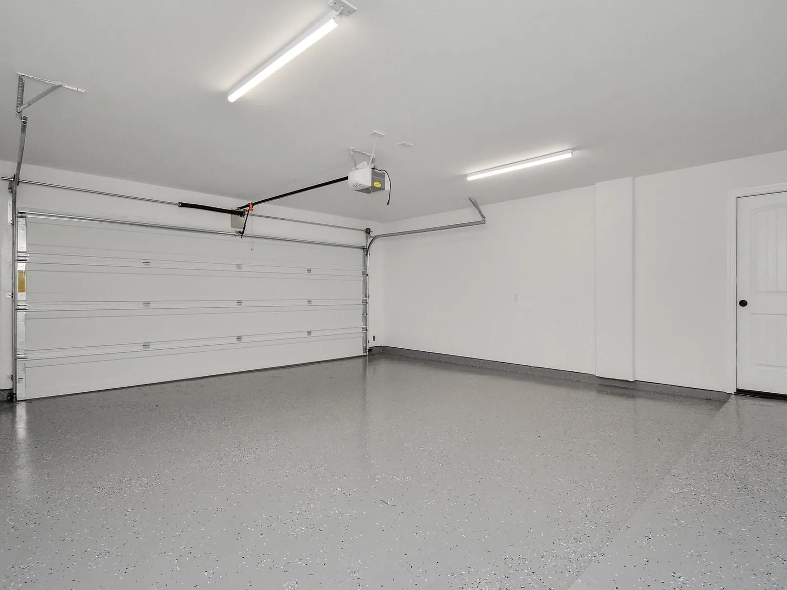 3 bed, 2.5 bath, 1800 sqft, $2,200 — Photo 3