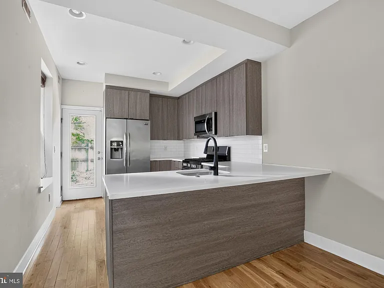 2336 W Thompson St — Photo 7