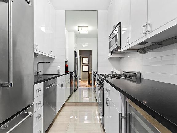 3rd image of 205 E 63rd St APT 17E