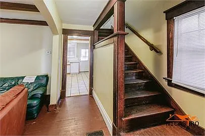 2097 Summit St — Photo 10